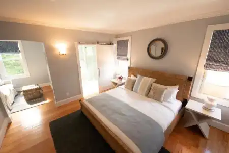 Town & Tide Inn - 2