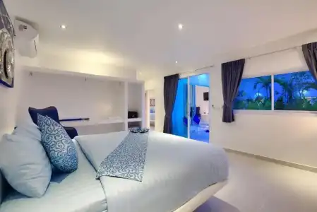 La Perle Luxury Boutique - 50