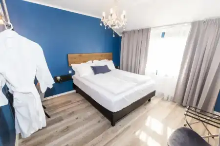 North - 33