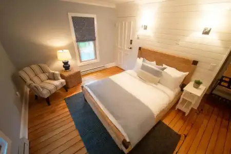 Town & Tide Inn - 37