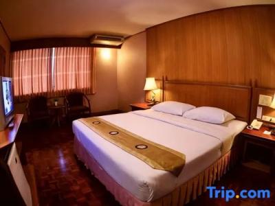 Silom Village Inn - 32