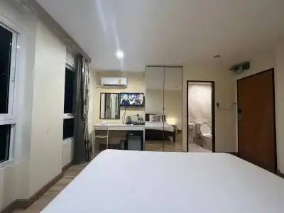 V Check Inn Sukhumvit 22 - 30