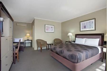 Comfort Inn On Raglan - 44