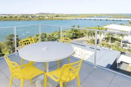 Riviera Mackay - 76