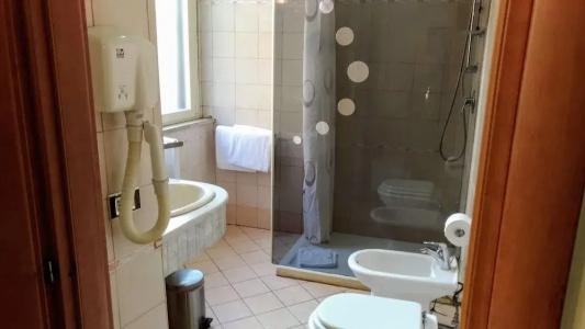 Nicolas Inn - 18