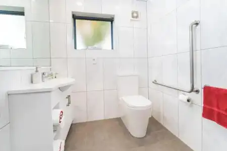 Aubyn Court Spa Motel - 132