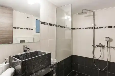 Nicholas Point Apartments and Rooms - 165