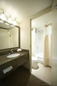 Amenida Residences Calgary - 9
