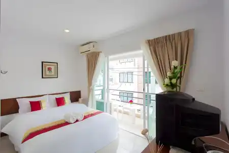 Nouveau Guesthouse - 3