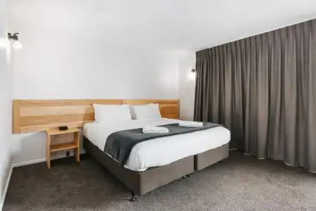 Cobblestone Court Motel – Wenzel Motels - 38