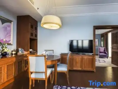 Chatrium Royal Lake Yangon - 300