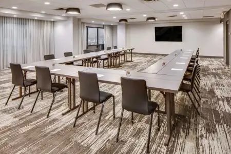 DoubleTree by Hilton & Suites Jersey City - 11
