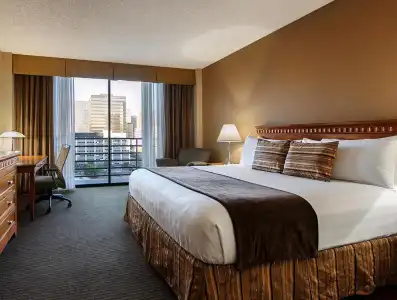 Best Western Plus Bayside Inn - 42