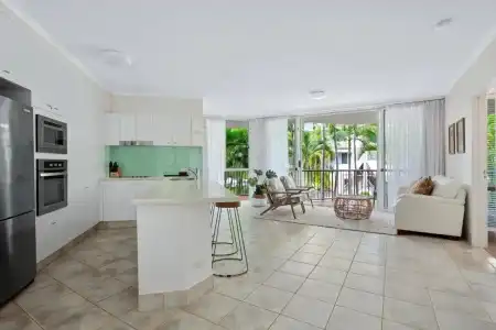 Noosa Tropicana - 35