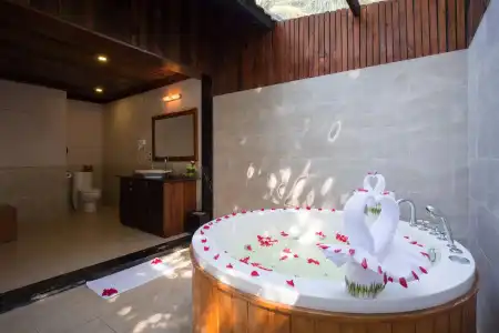 Diamond Bay Resort and Spa - 25