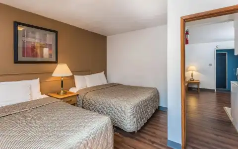 The Bluebird Motel - 17