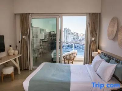 Redcon Suites - 295
