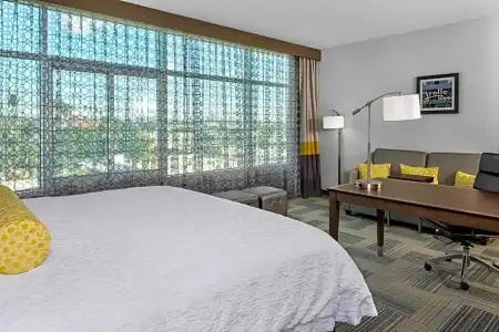 Hampton Inn & Suites Los Angeles/Hollywood - 58