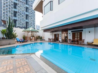 Evergreen Laurel - 27