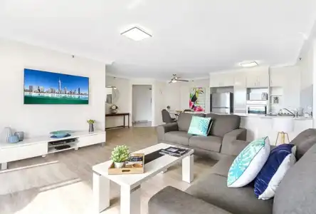 Surfers Century Oceanside Apartments - 53