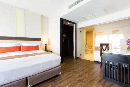 Deevana Plaza Phuket - 3