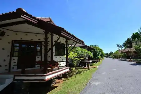 Alongkot Beach Resort Khanom - 17
