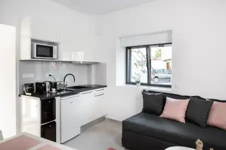 Cozy Corner Luxury Apartments - 16