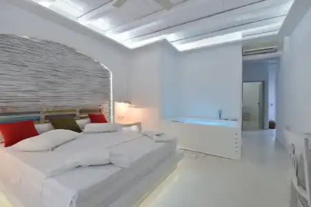 Zefi & Suites - 248