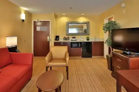 Courtyard by Marriott Springfield Airport - 79