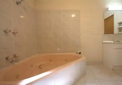 Blue Whale Motor Inn & Apartments - 9