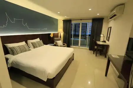 The Royal Bee Apart - 22