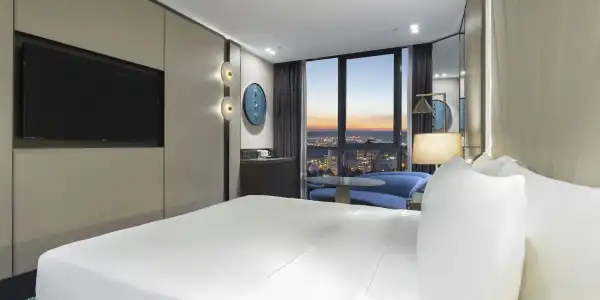 DoubleTree by Hilton - 3