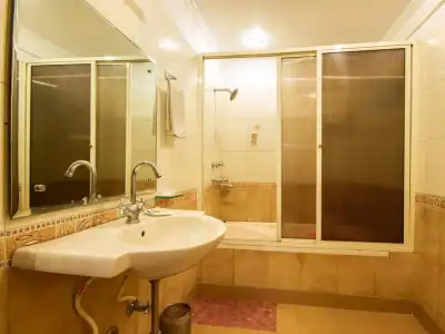 CAPITAL O74390 Grand Park Inn - 8