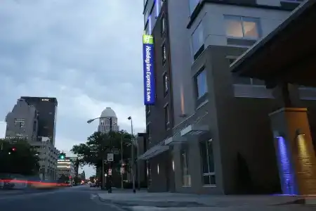 Holiday Inn Express & Suites Louisville Downtown by IHG - 103
