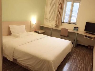 7 Days Inn Guangqumen - 1
