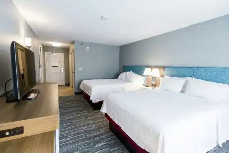 Hampton Inn Bismarck - 31
