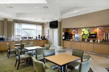 La Quinta by Wyndham Haywood Mall-Near Greenville Downtown - 23