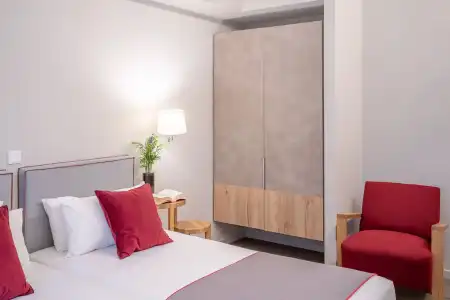 Chroma Fashion Rooms & Apartments - 25