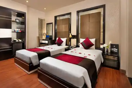 The Silk Boutique & Spa - 6