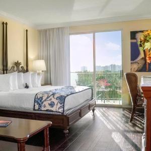 Inn at Pelican Bay - 33