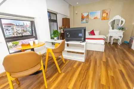 Ngan Pho Studio & - 210