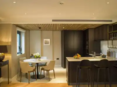 The Guardsman and Residences - 26
