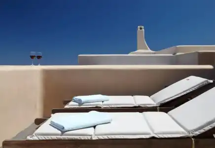 Voreina Gallery Suites - 12