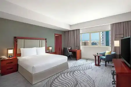DoubleTree by Hilton - 32