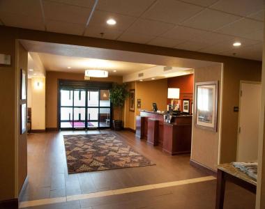 Hampton Inn Bismarck - 6