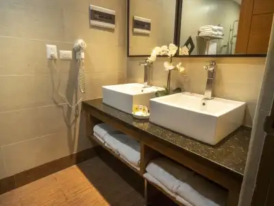 Weston Suites & - 67