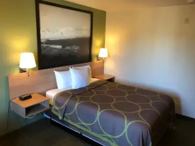 Super 8 by Wyndham Bend - 28