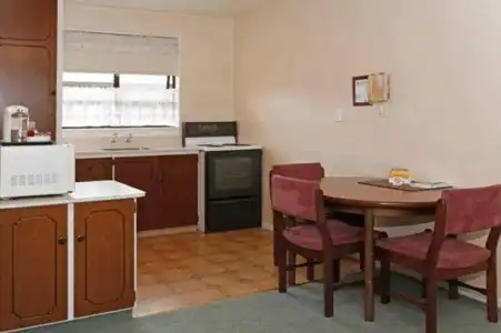Econo Lodge Canterbury Court - 16