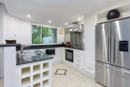 Mandalay Luxury Beachfront Apartments - 44