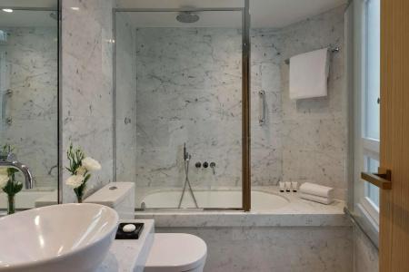 Le Belgrand Paris Champs Elysees, Tapestry by Hilton - 9